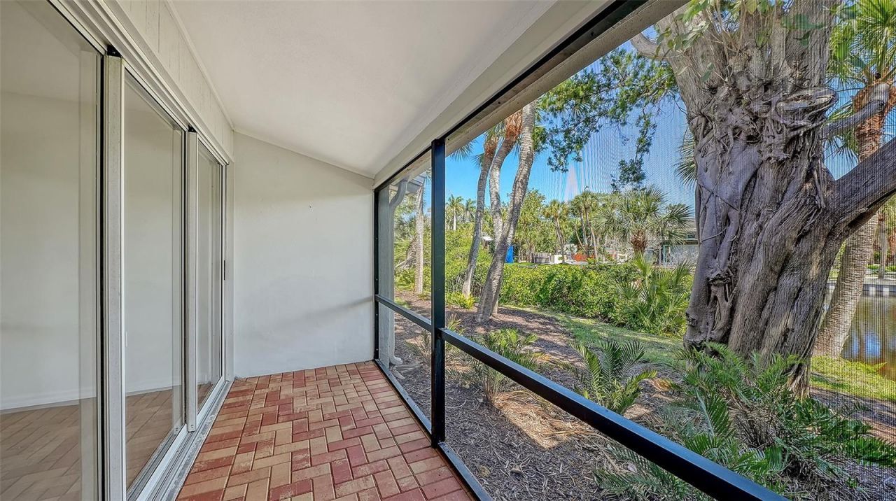 239 Hourglass Way, Unit V7, Sarasota, FL 34242 Photo