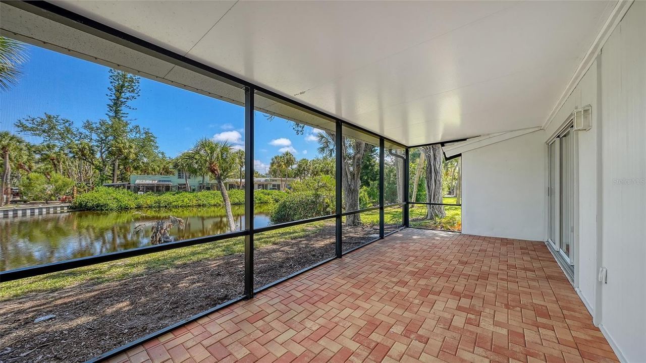 239 Hourglass Way, Unit V7, Sarasota, FL 34242 Photo