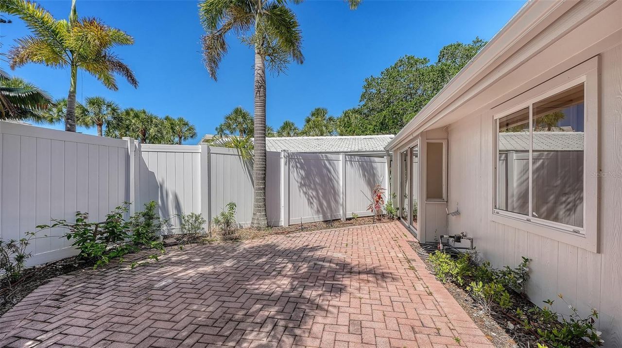 239 Hourglass Way, Unit V7, Sarasota, FL 34242 Photo