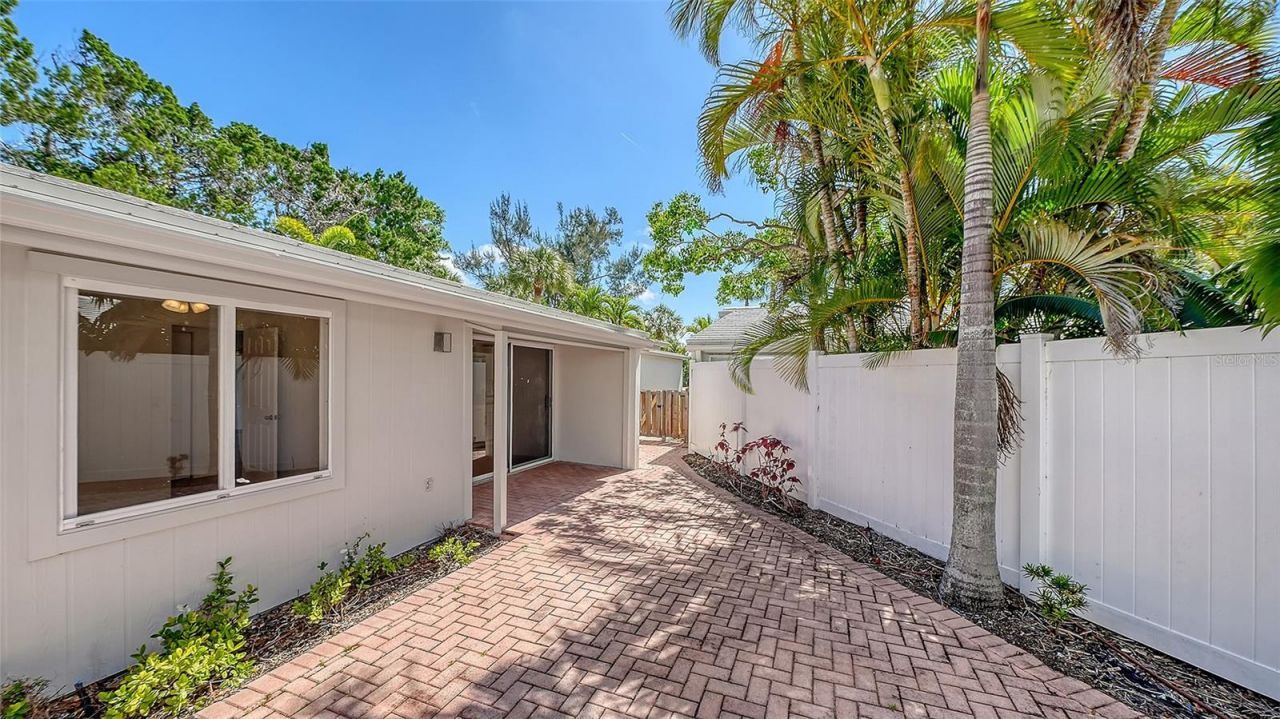239 Hourglass Way, Unit V7, Sarasota, FL 34242 Photo