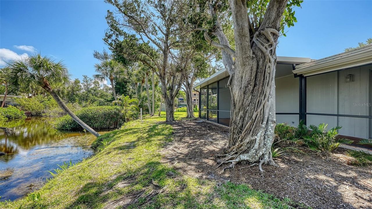 239 Hourglass Way, Unit V7, Sarasota, FL 34242 Photo