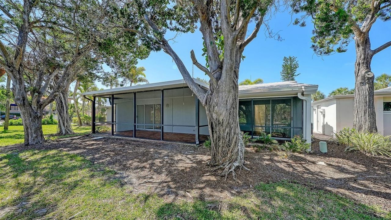 239 Hourglass Way, Unit V7, Sarasota, FL 34242 Photo
