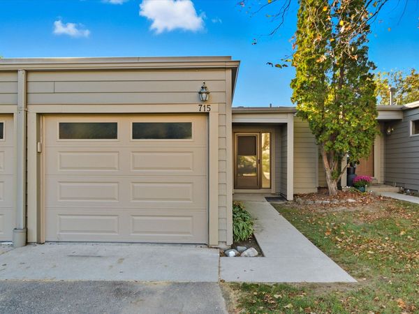 715 Skynob Drive, Ann Arbor, MI 48105