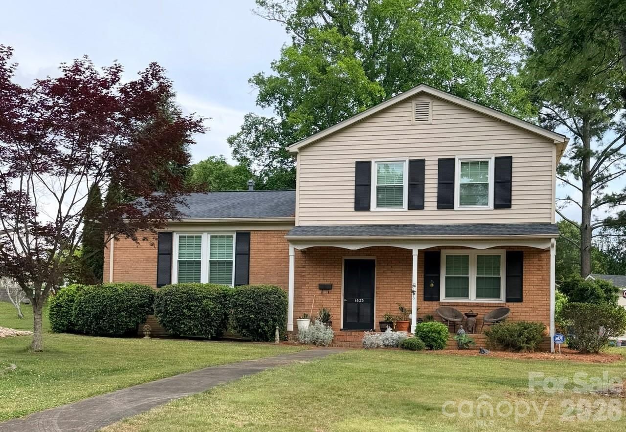 1623 Paddock Circle , Charlotte, NC 28209 Main Photo