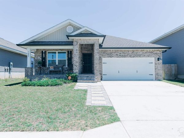 5689 Guinevere Ln, Milton, FL 32583