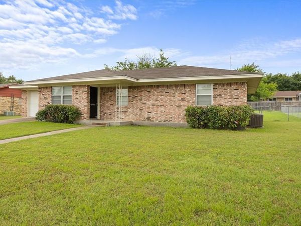 514 N Avenue W, Clifton, TX 76634