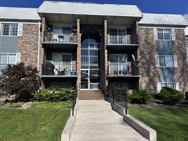 1617 N Windsor Drive, Unit 207, Arlington Heights, IL 60004 Main Photo