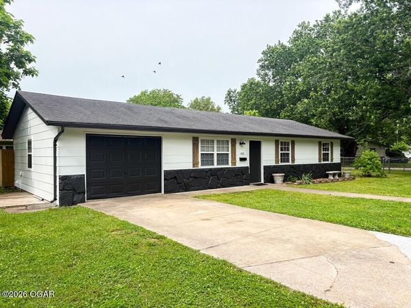 801 Riverside Drive , Neosho, MO 64850