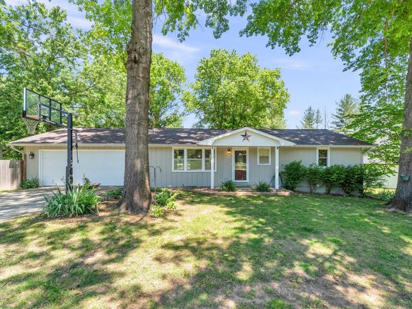 120 Holyoke Street , Hollister, MO 65672