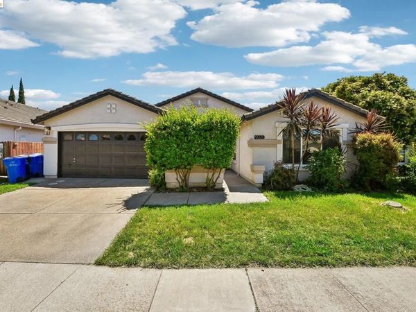 9020 Pembridge Dr, Elk Grove, CA 95624