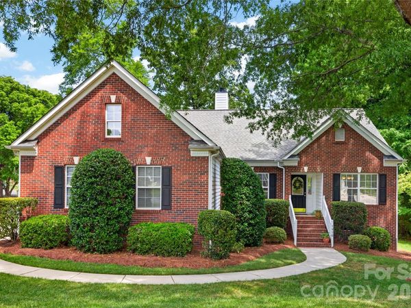 1918 Weighmont Court , Charlotte, NC 28227