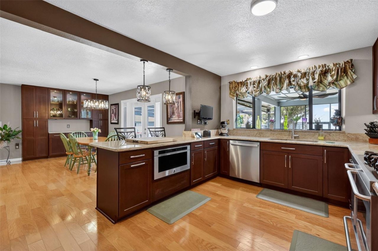 32739 Lake Eustis Drive, Tavares, FL 32778 Photo