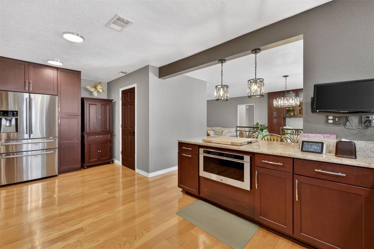 32739 Lake Eustis Drive, Tavares, FL 32778 Photo