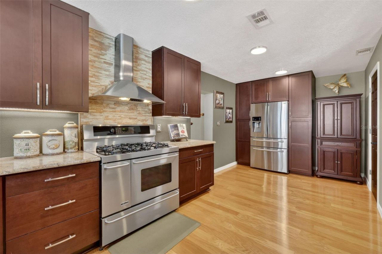 32739 Lake Eustis Drive, Tavares, FL 32778 Photo