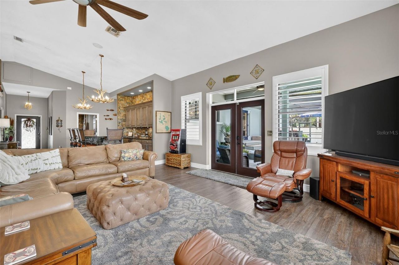 32739 Lake Eustis Drive, Tavares, FL 32778 Photo