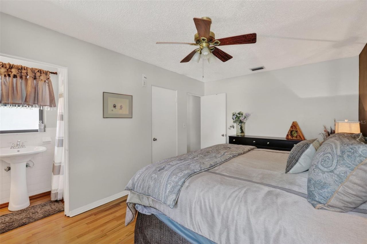 32739 Lake Eustis Drive, Tavares, FL 32778 Photo