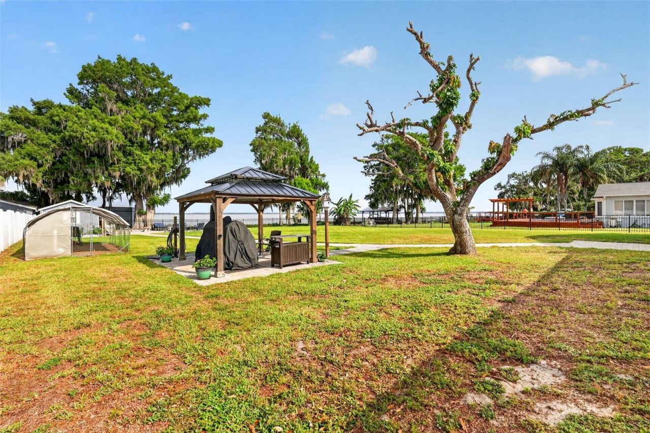 32739 Lake Eustis Drive, Tavares, FL 32778 Photo