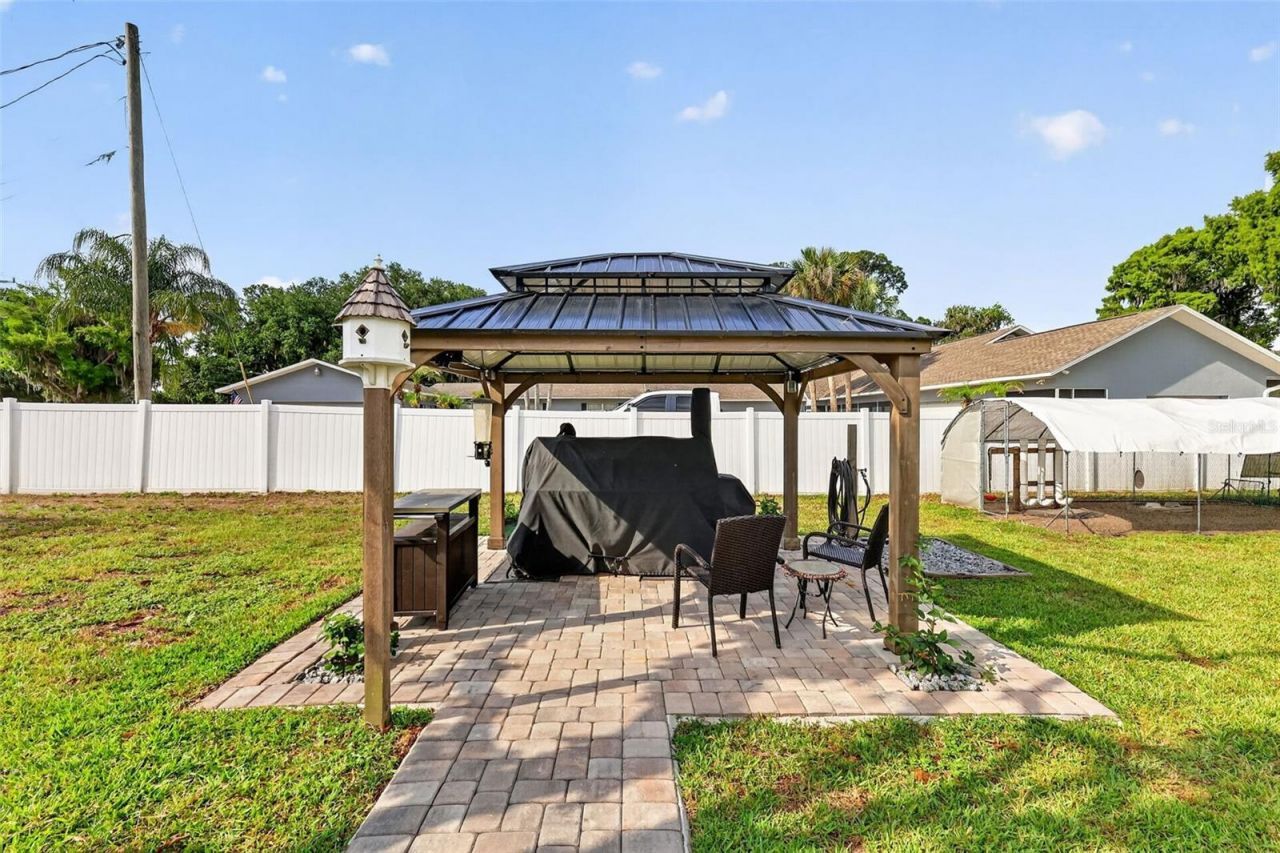 32739 Lake Eustis Drive, Tavares, FL 32778 Photo