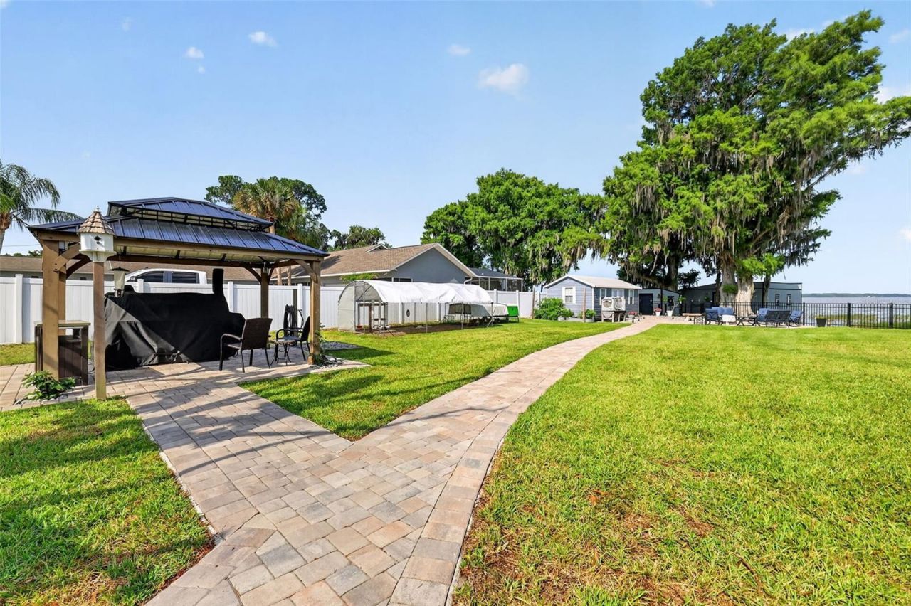32739 Lake Eustis Drive, Tavares, FL 32778 Photo