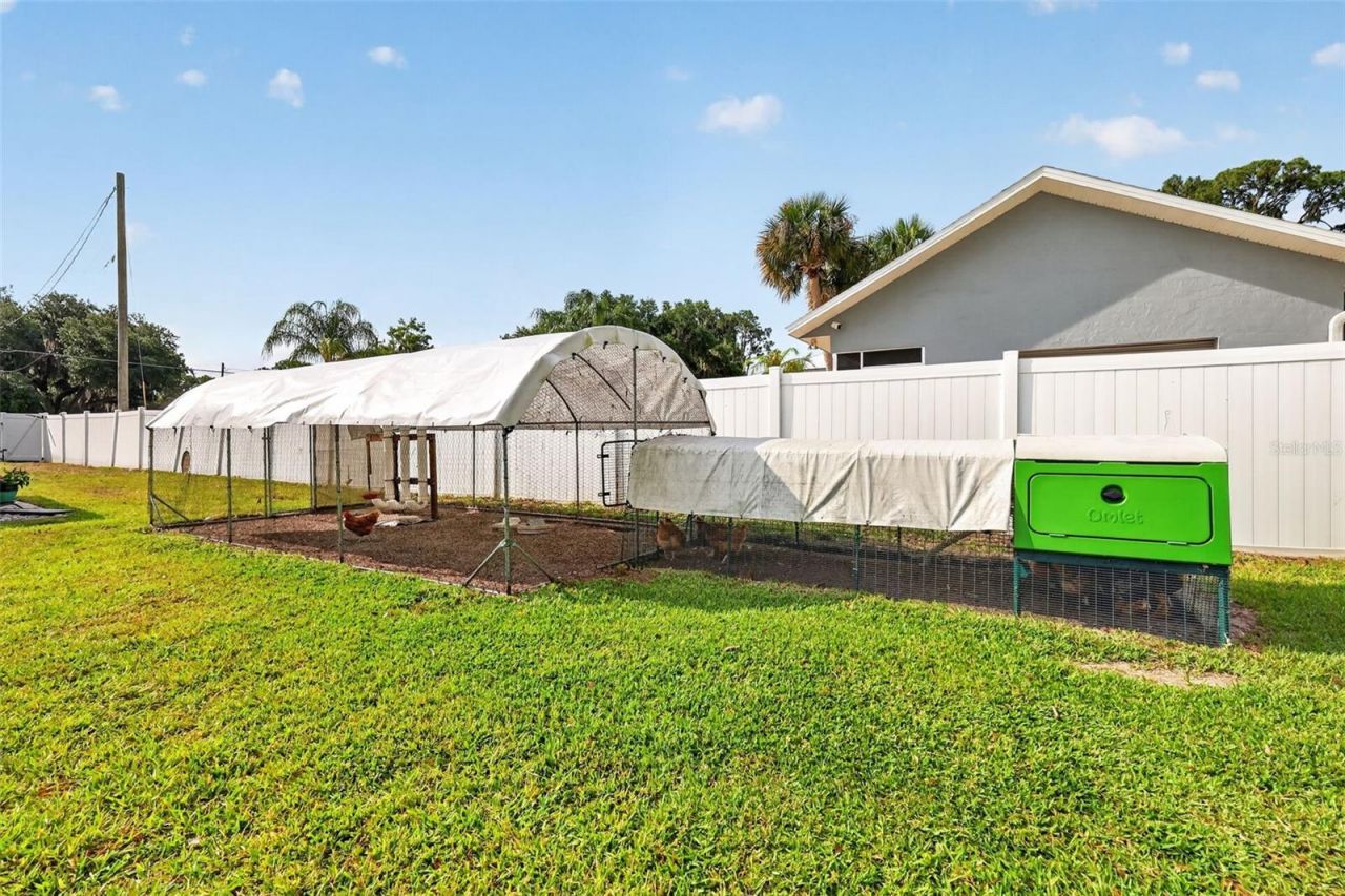 32739 Lake Eustis Drive, Tavares, FL 32778 Photo