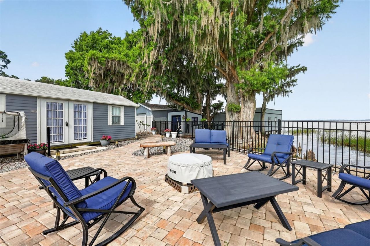 32739 Lake Eustis Drive, Tavares, FL 32778 Photo