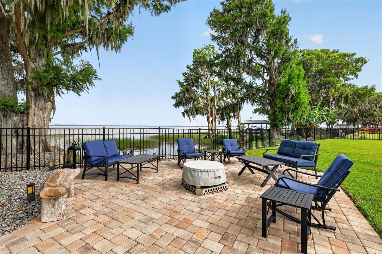 32739 Lake Eustis Drive, Tavares, FL 32778 Photo