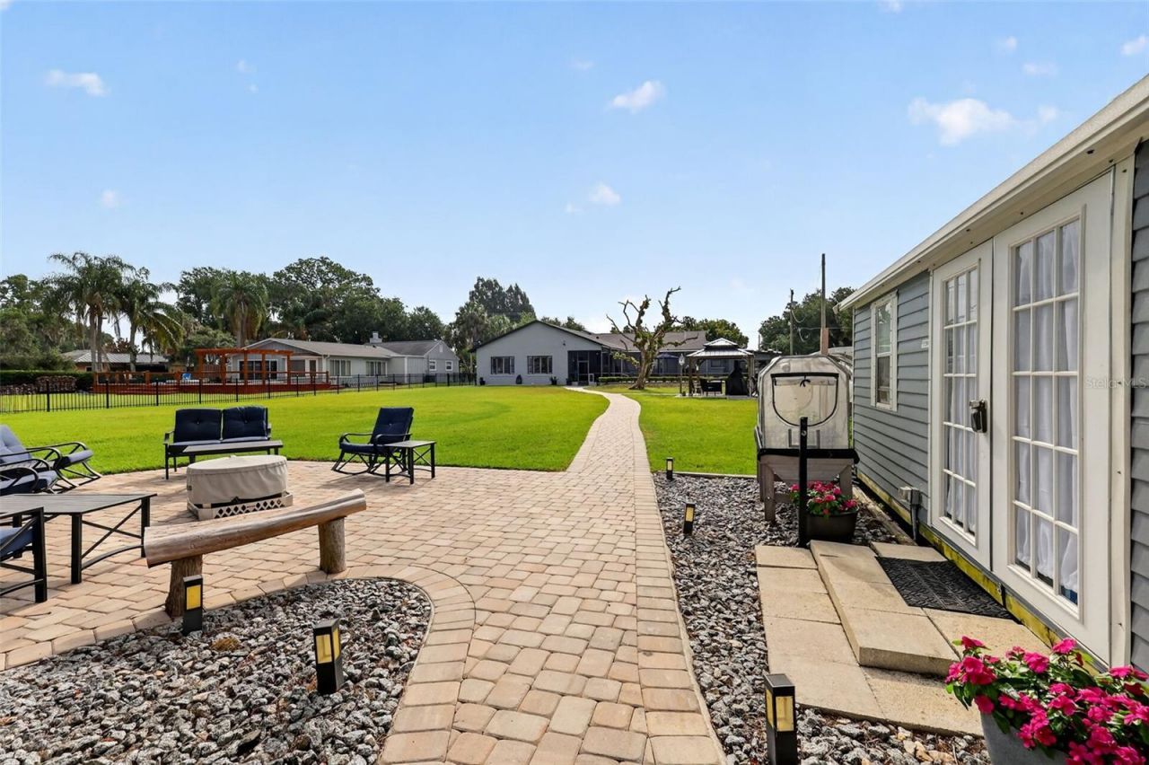 32739 Lake Eustis Drive, Tavares, FL 32778 Photo