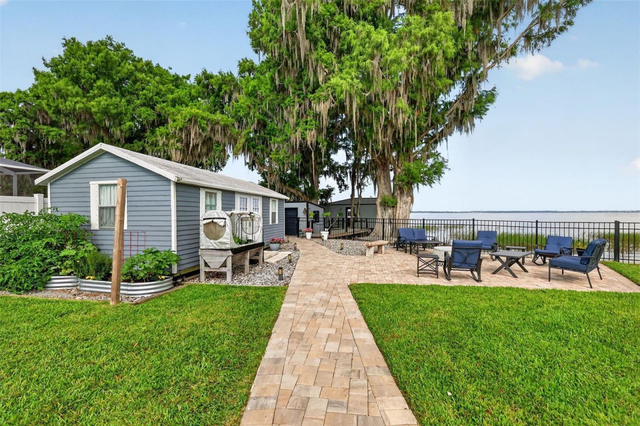 32739 Lake Eustis Drive, Tavares, FL 32778 Photo