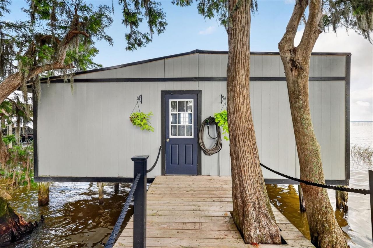 32739 Lake Eustis Drive, Tavares, FL 32778 Photo