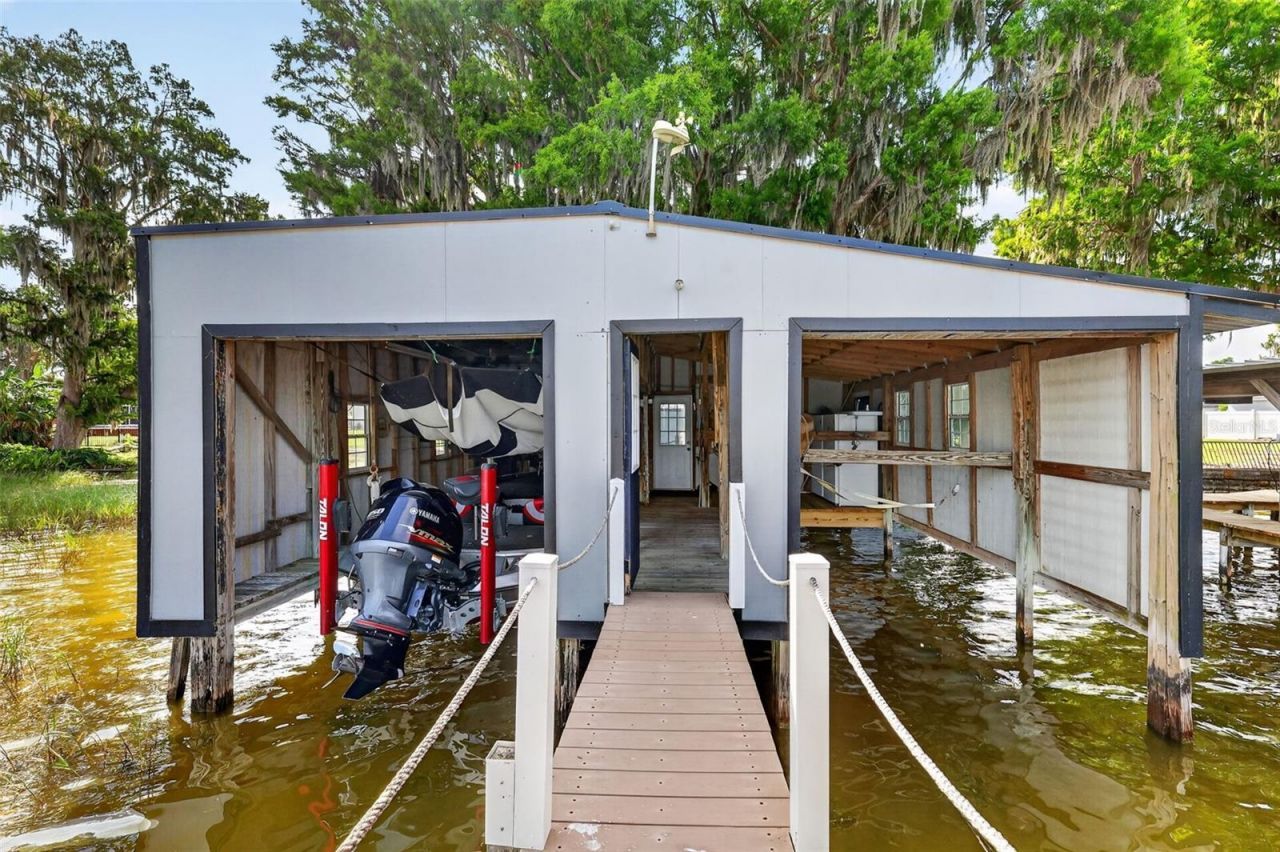 32739 Lake Eustis Drive, Tavares, FL 32778 Photo