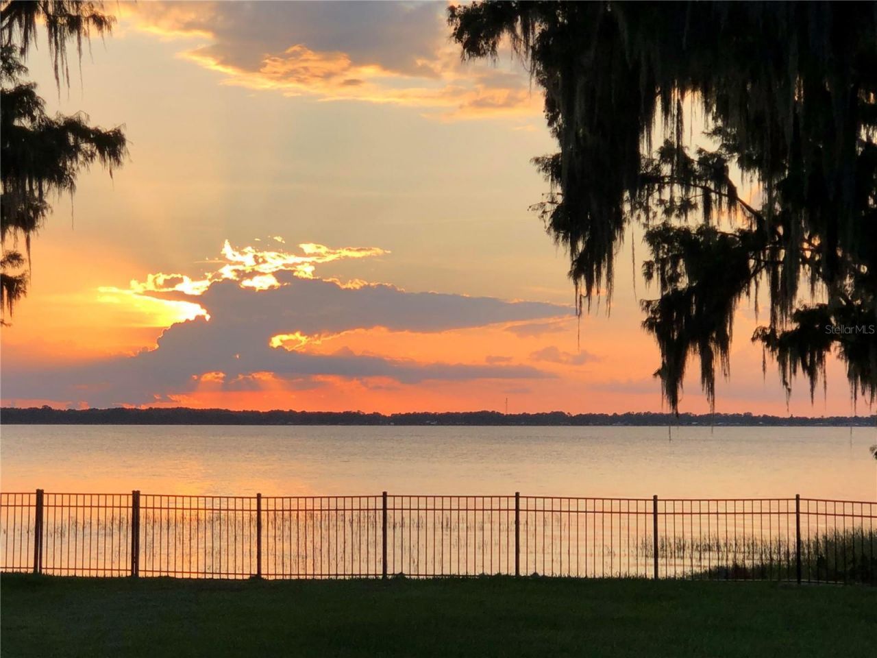 32739 Lake Eustis Drive, Tavares, FL 32778 Photo