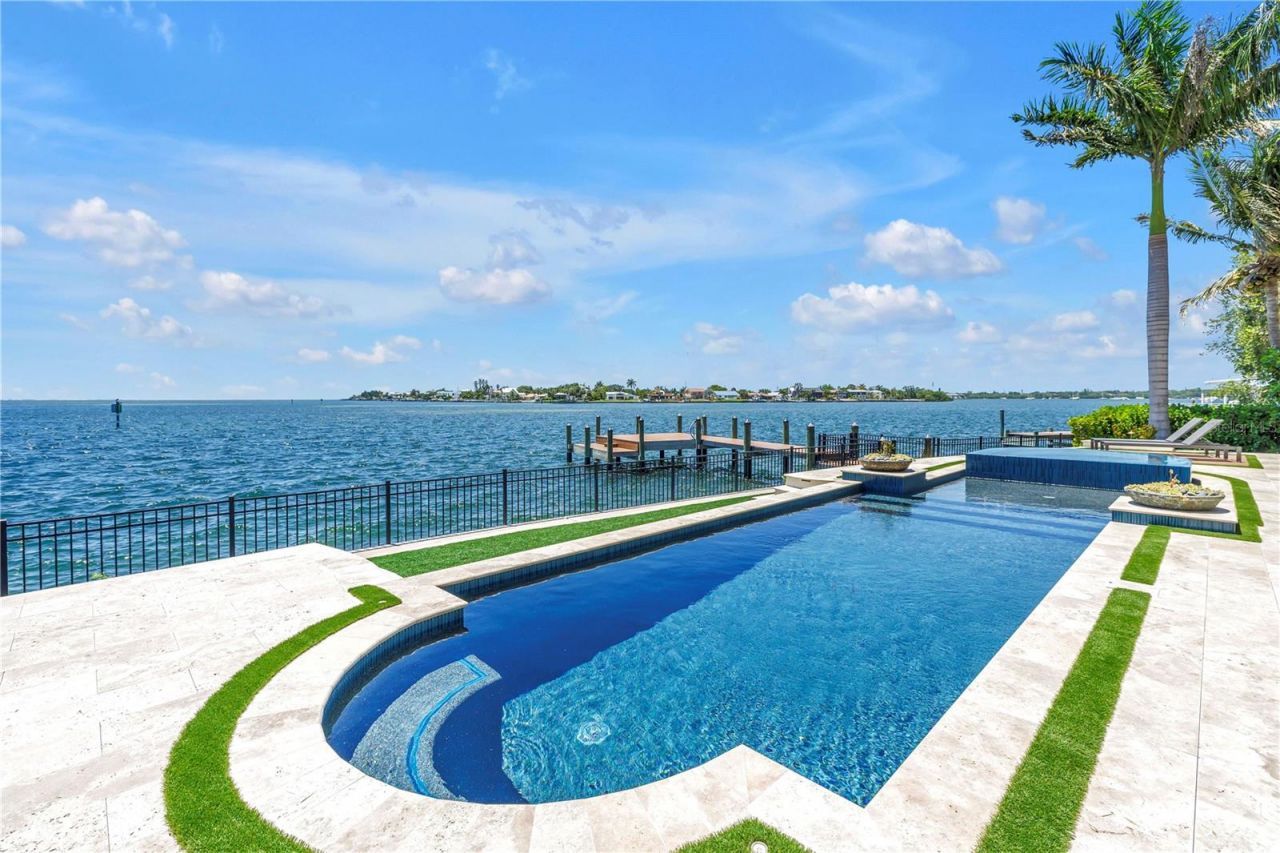 386 26th Avenue Se, Saint Petersburg, FL 33705 Photo