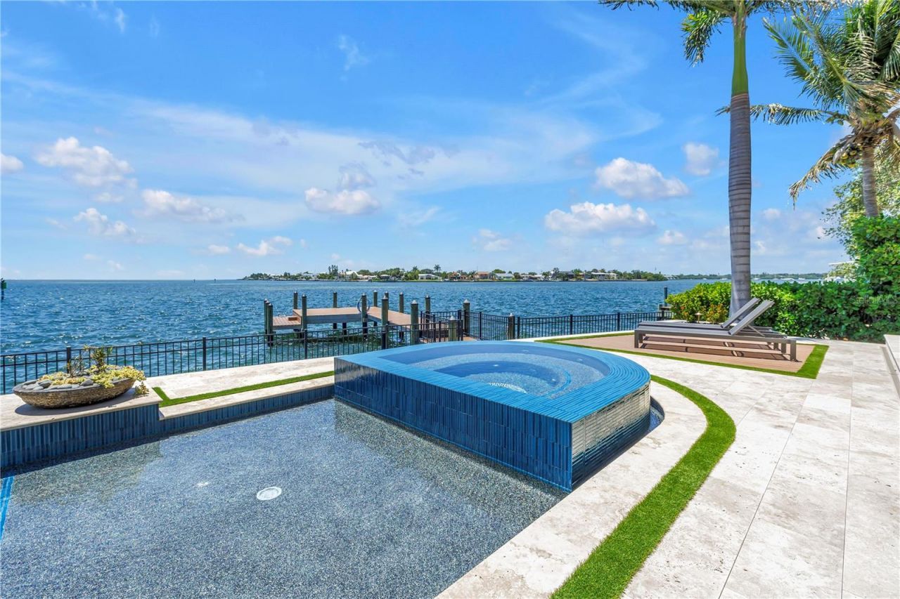 386 26th Avenue Se, Saint Petersburg, FL 33705 Photo