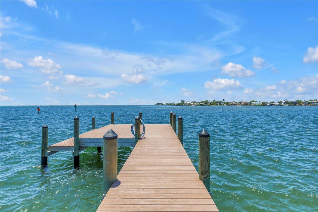 386 26th Avenue Se, Saint Petersburg, FL 33705 Photo