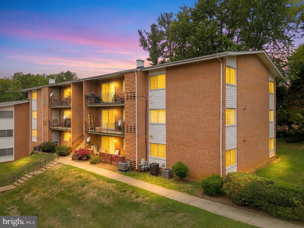 635 Waterloo Road, Unit 222, Warrenton, VA 20186 Main Photo