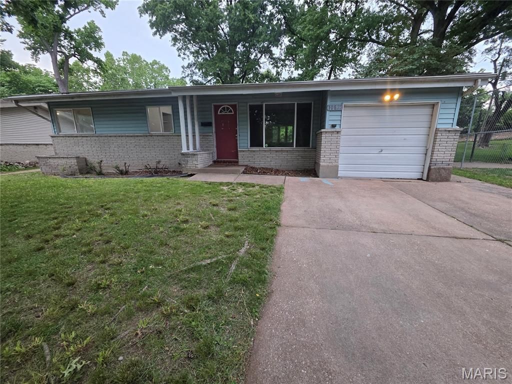 10822 Hallwood Drive, Saint Louis, MO 63136 Main Photo