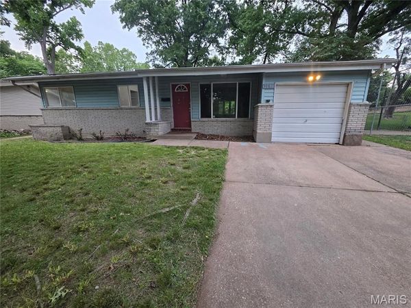 10822 Hallwood Drive, St Louis, MO 63136