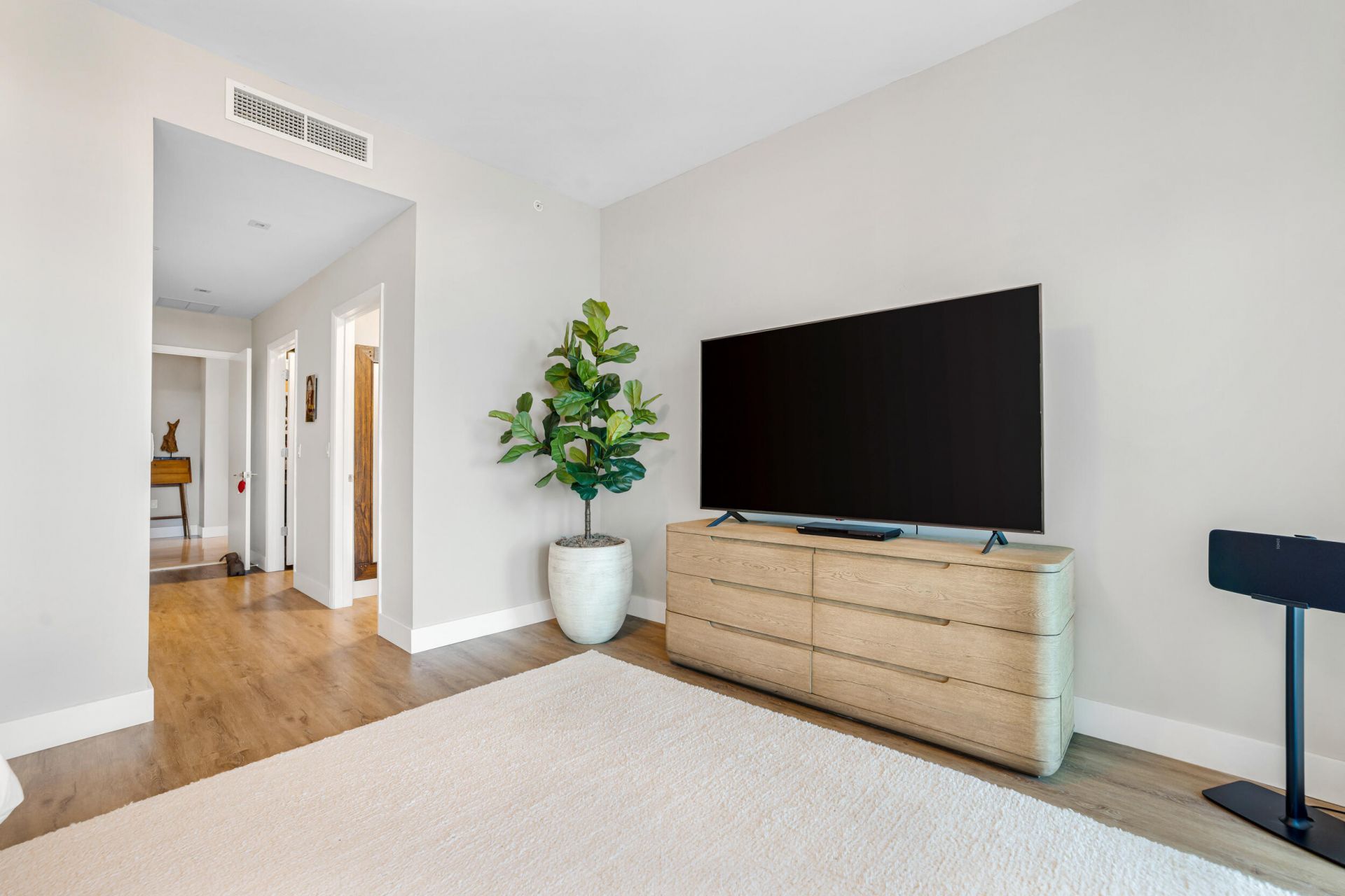701 N Fort Lauderdale Beach Boulevard, Unit 406, Fort Lauderdale, FL 33304 Photo