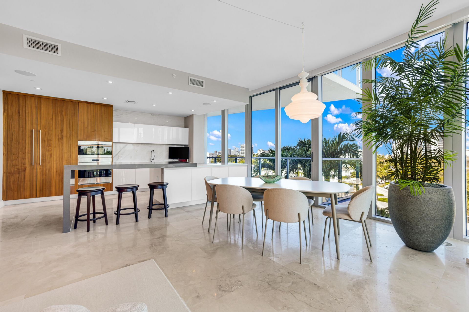 701 N Fort Lauderdale Beach Boulevard, Unit 406, Fort Lauderdale, FL 33304 Photo