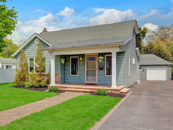 209 Center Bay Drive, West Islip, NY 11795