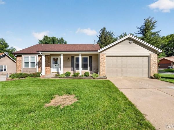 1 Shadowridge Drive, St Peters, MO 63376
