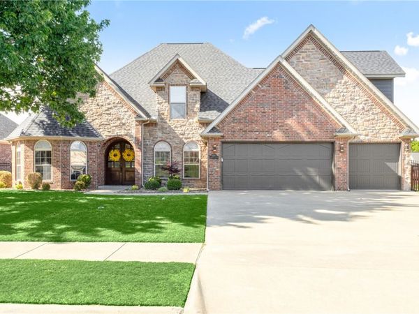 3700 SW Plateau Boulevard, Bentonville, AR 72712