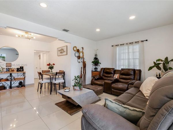 1059 NW 77th St , Miami, FL 33150