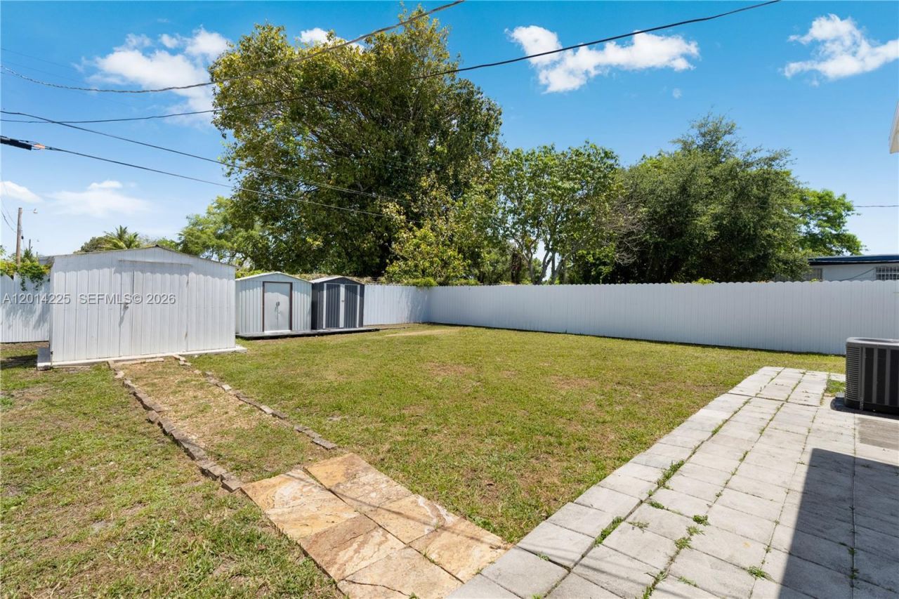 1059 NW 77th St , Miami, FL 33150 Photo