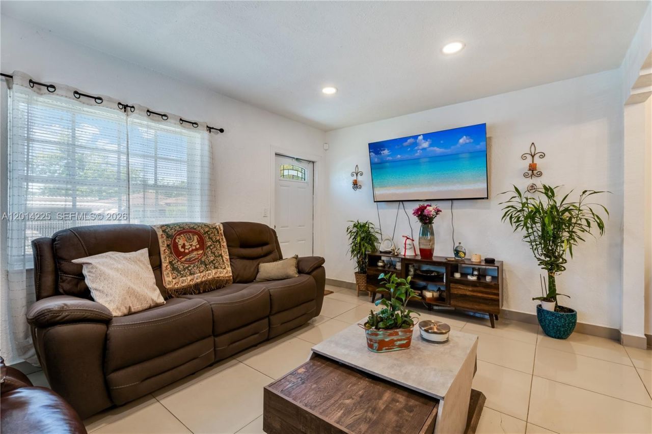 1059 NW 77th St , Miami, FL 33150 Photo