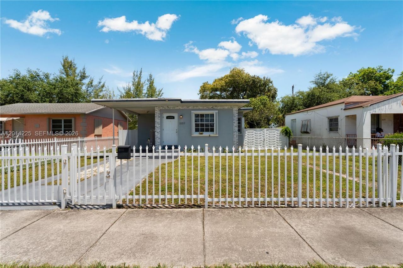 1059 NW 77th St , Miami, FL 33150 Photo