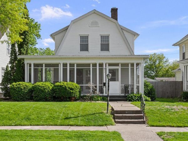 911 GRAND Court, Davenport, IA 52803
