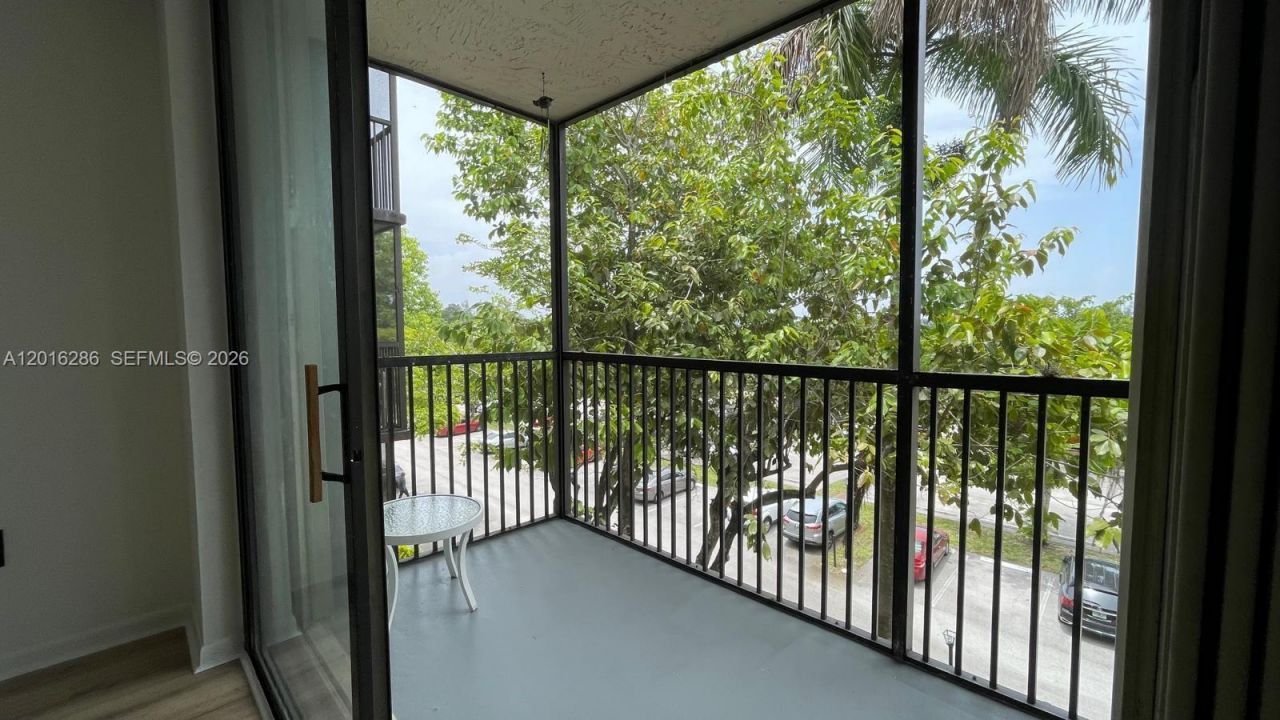 5550 NW 44th St , Unit 407B, Lauderhill, FL 33319 Photo