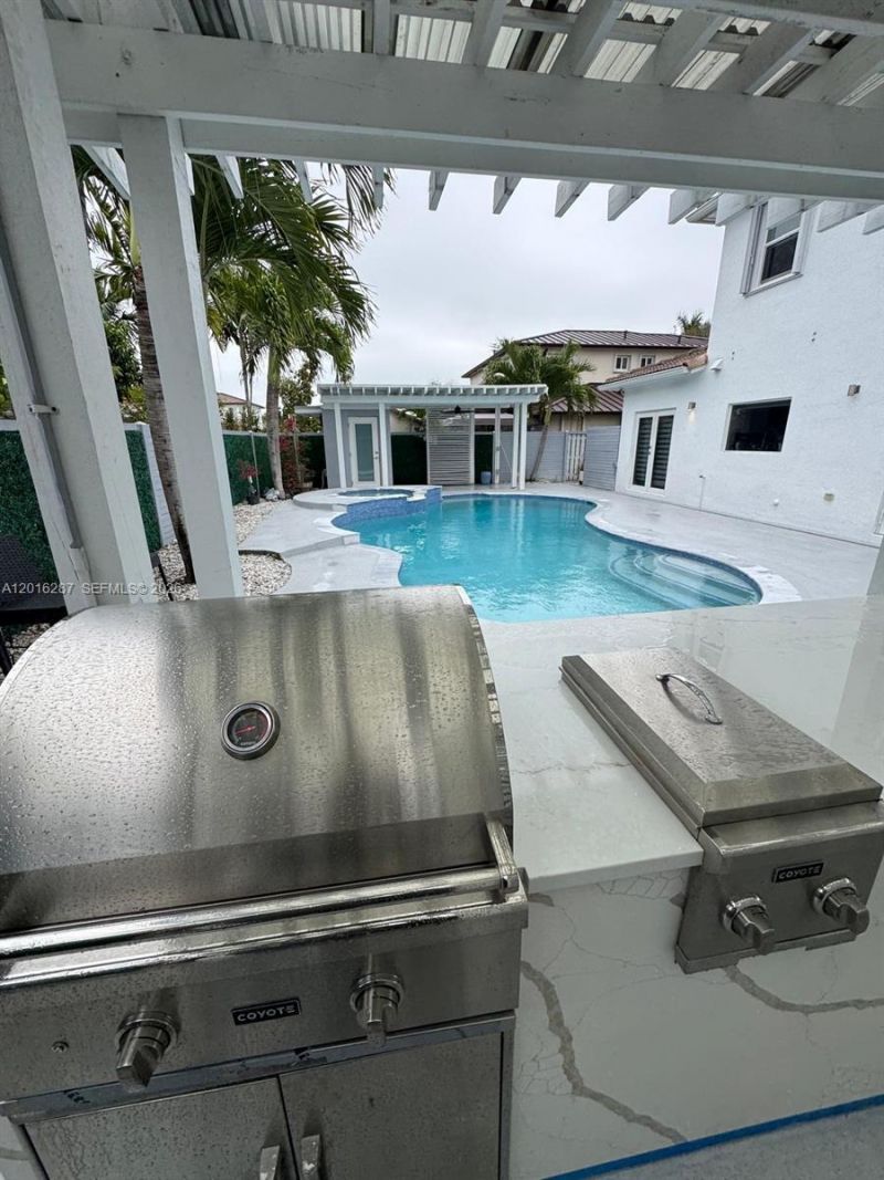 13831 SW 28th St , Miami, FL 33175 Photo