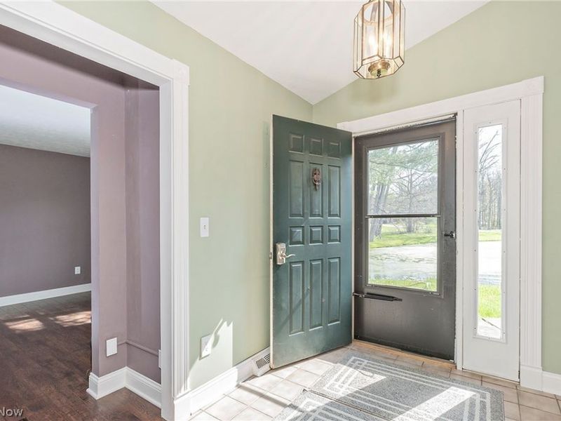 13310 Cedar Acres Drive, Chesterland, OH 44026 Photo 2